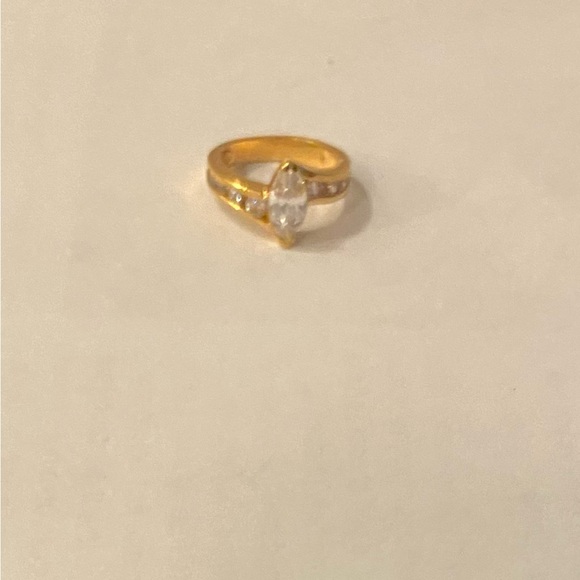 Avon Cubic Zirconia Marquise - Picture 5 of 9